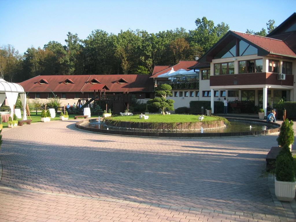 Guesthouse Trajbar Team Zapresic Bagian luar foto